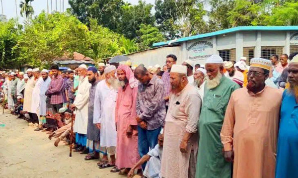 স্ত্রীর লাশ বাড়িতে রেখে মসজিদে গেলেন আজান দিতে, নামাজরত অবস্থায় মুয়াজ্জিনের মৃত্যু
