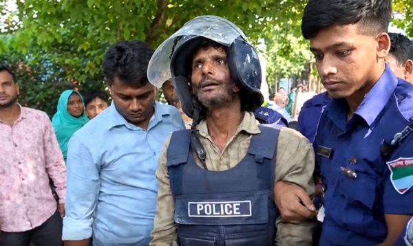 বাবাকে হত্যার পর ছেলে হাজির থানায়