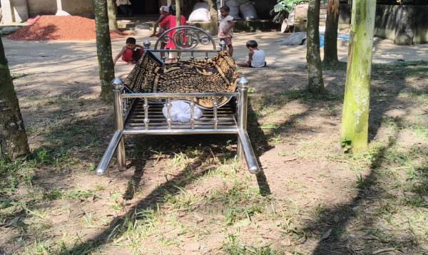 গাইবান্ধায় সম্পত্তির বিরোধে জানাজা বন্ধ, ৭ ঘণ্টা উঠানে মরদেহ
