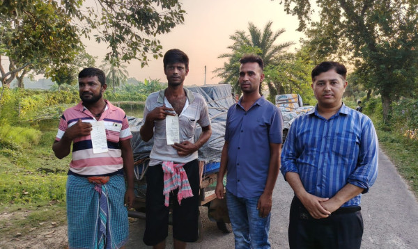 যশোরে মাছের ঘেরে মুরগির বিষ্ঠা নেওয়ার পথে ২ জনকে জরিমানা