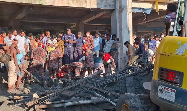 রংপুরের পীরগঞ্জে নির্মাণাধীন পৌরভবনের ছাদ ধসে ২ শ্রমিক নিহত