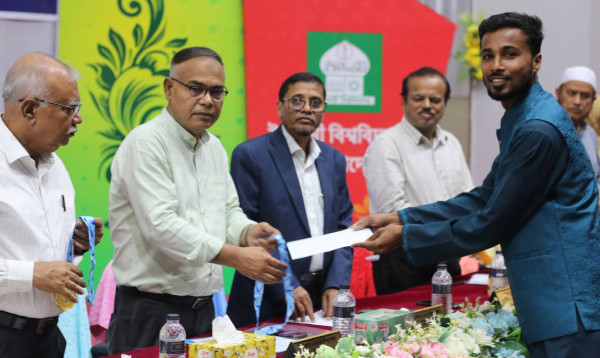 ডিনস অ্যাওয়ার্ড পেলেন ইসলামী বিশ্ববিদ্যালয়ের ৩৬ শিক্ষার্থী
