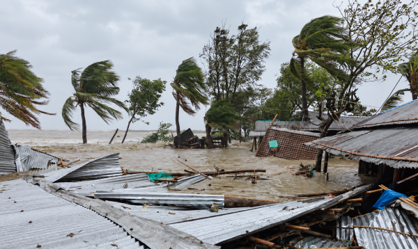 ৩ অঞ্চলে ঝোড়ো হাওয়াসহ বৃষ্টির পূর্বাভাস, নদীবন্দরে ১ নম্বর সংকেত