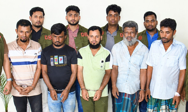 চট্টগ্রামে সাবেক পুলিশ কর্মকর্তার বাড়িতে ডাকাতি: গ্রেপ্তার ৫