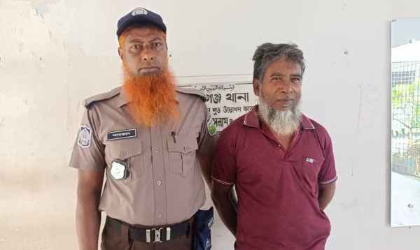 জামালপুরে ৫০০ টাকা বাজি ধরে জীবন্ত শালিক খেয়ে ফেলা ব্যক্তি আটক