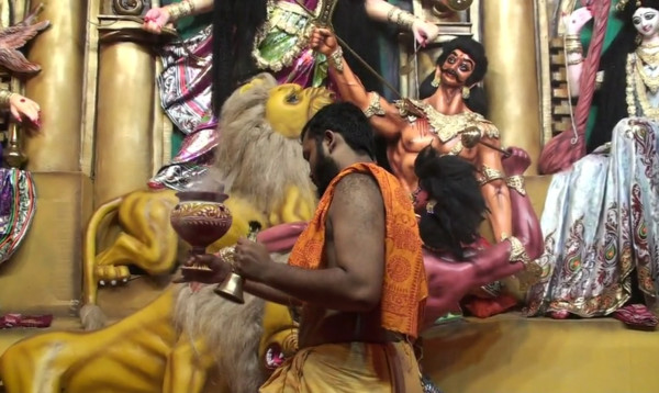 ভক্তদের ঢলে মুখরিত নাটোরের দুর্গামণ্ডপ, সাড়ম্বরে মহাসপ্তমী বিহিত পূজা অনুষ্ঠিত