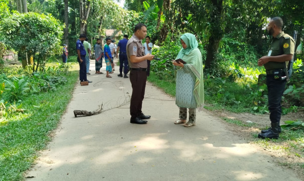 নেত্রকোণায় প্রবাসীর বাড়ির ঠিকানা জানতে চেয়ে যুবককে মুখোশধারীদের গুলি