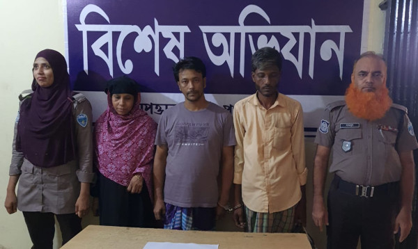 ইয়াবা সেবনকালে মাদক কারবারিকে হাতেনাতে ধরে পুলিশে দিল গ্রামবাসী