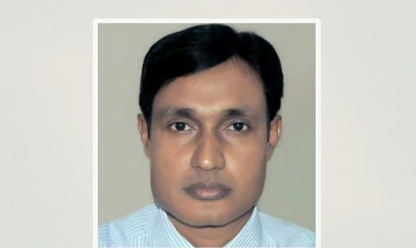 প্রধানমন্ত্রীর সঙ্গে হাত মেলানোর সময় রাষ্ট্রাচার ‘ভঙ্গ’, রাজশাহী বিভাগীয় কমিশনারকে প্রত্যাহার