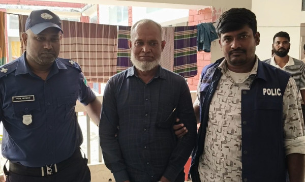যশোরে ১৮টি স্বর্ণের বারসহ পাচারকারী আটক
