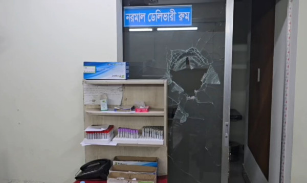 সাভারে ভুল চিকিৎসায় শিশু মৃত্যুর অভিযোগে হাসপাতাল ভাঙচুর