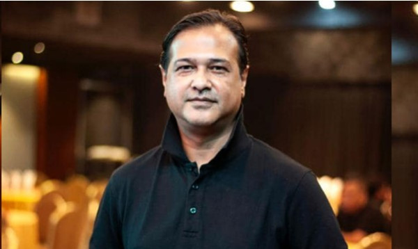 রাজধানীর মগবাজারে সঙ্গীতশিল্পী আসিফ আকবরের গাড়ি লক্ষ্য করে গুলি