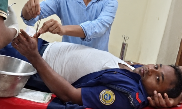পটুয়াখালীতে জেলেদের হামলায় পুলিশ সদস্যসহ আহত ২