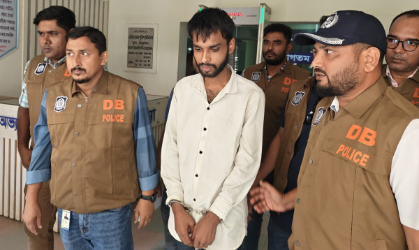প্রধানমন্ত্রীর অতিরিক্ত প্রেস সচিবের স্টাফ পরিচয়ে প্রতারণা, নাটোরে গ্রেপ্তার ১
