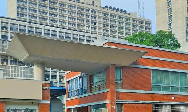 টানা পাঁচ দিনের ছুটি শেষে আজ খুলছে অফিস-আদালত