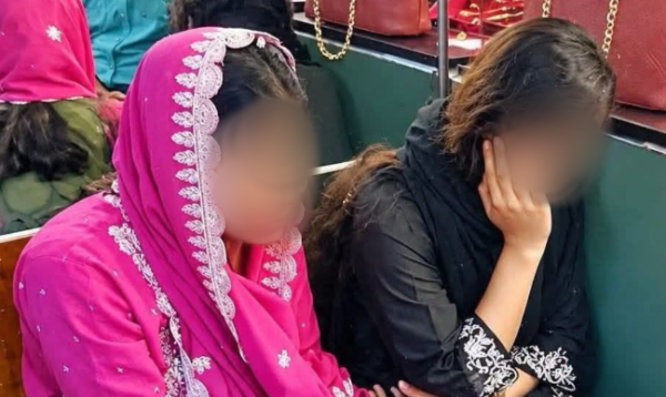 মানিকগঞ্জে জুয়েলার্স থেকে ১২০ ভরি রুপা চুরির অভিযোগে আটক ৩
