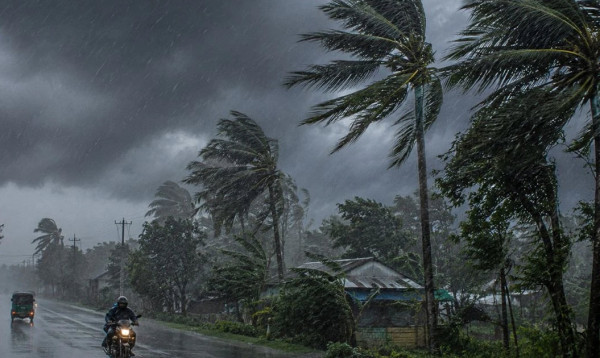 দুপুরের মধ্যে দেশের ৮ জেলায় ৬০ কিমি বেগে ঝড়ের পূর্বাভাস