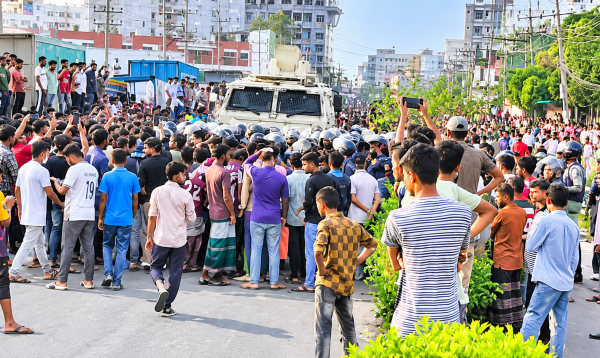 গাজীপুরের কোনাবাড়ী থেকে চন্দ্রা পর্যন্ত ১৩ কিলোমিটার এলাকার সব পোশাক কারখানা ছুটি ঘোষণা