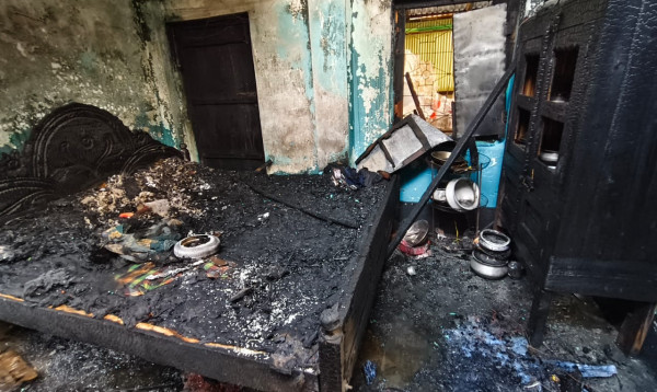 নরসিংদীতে আগুনে পুড়ে ছাই নারী উদ্যোক্তার স্বপ্নের ‘পিঠা ঘর’